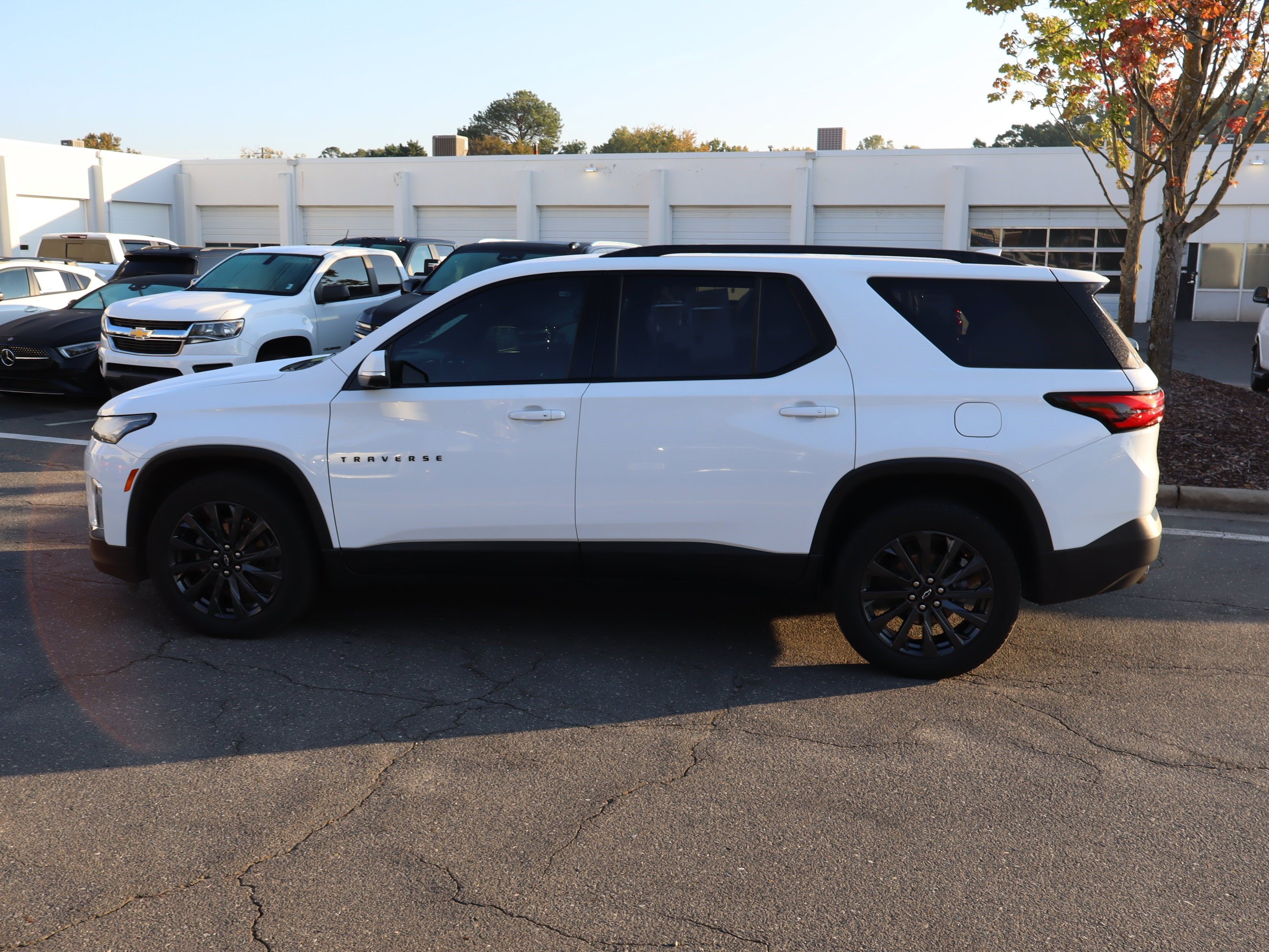 Used 2023 Chevrolet Traverse RS FWD image 7