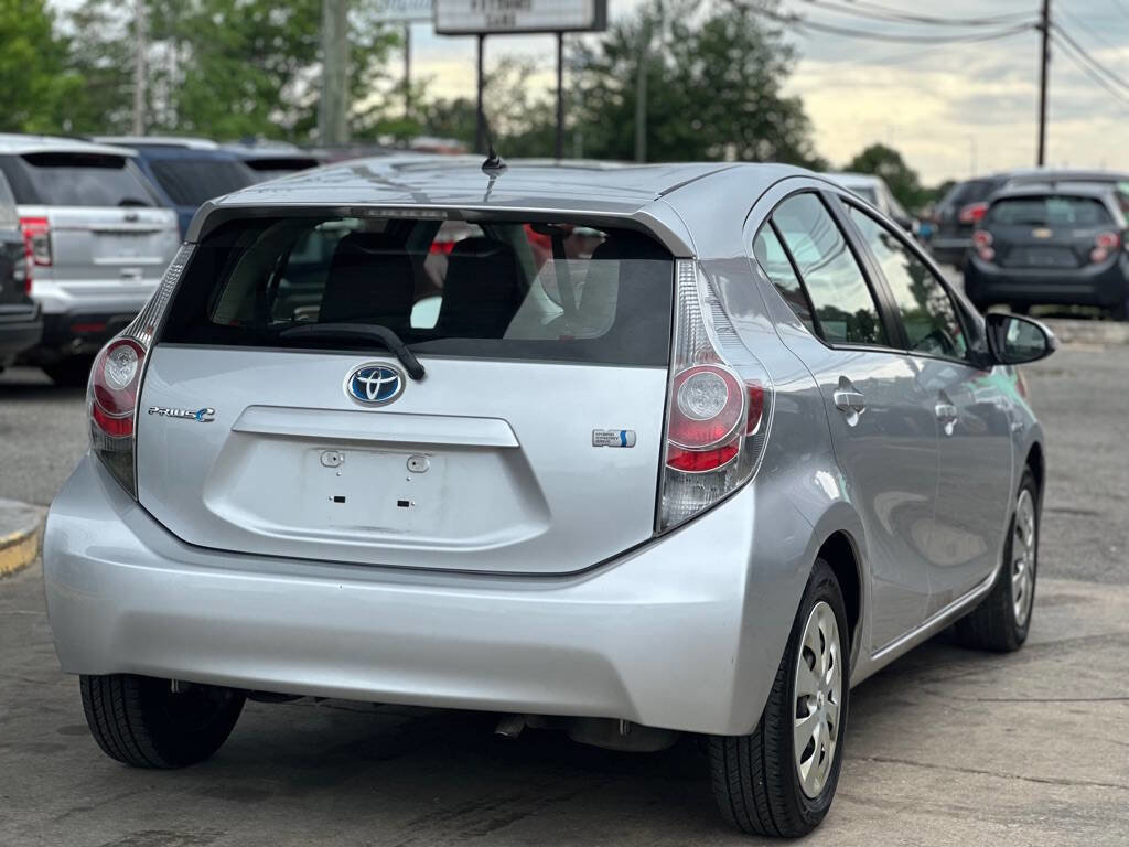 Used 2012 Toyota Prius C One FWD image 6
