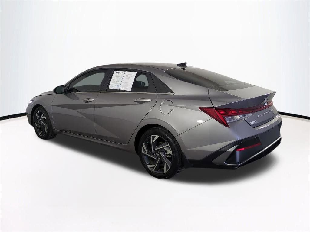 Used 2024 Hyundai Elantra SEL w/ Convenience Package image 7