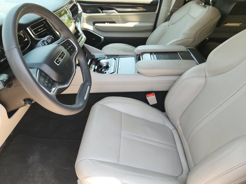 Used 2022 Jeep Wagoneer Series III w/ Premium Group I AWD/4WD image 22