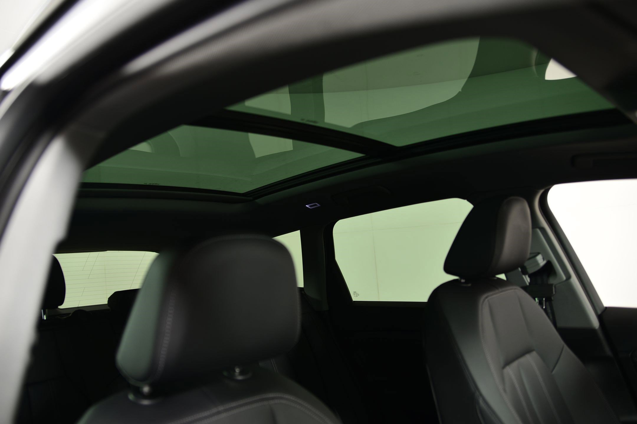 Certified 2025 Audi Q6 e-tron Premium w/ Convenience Package image 12