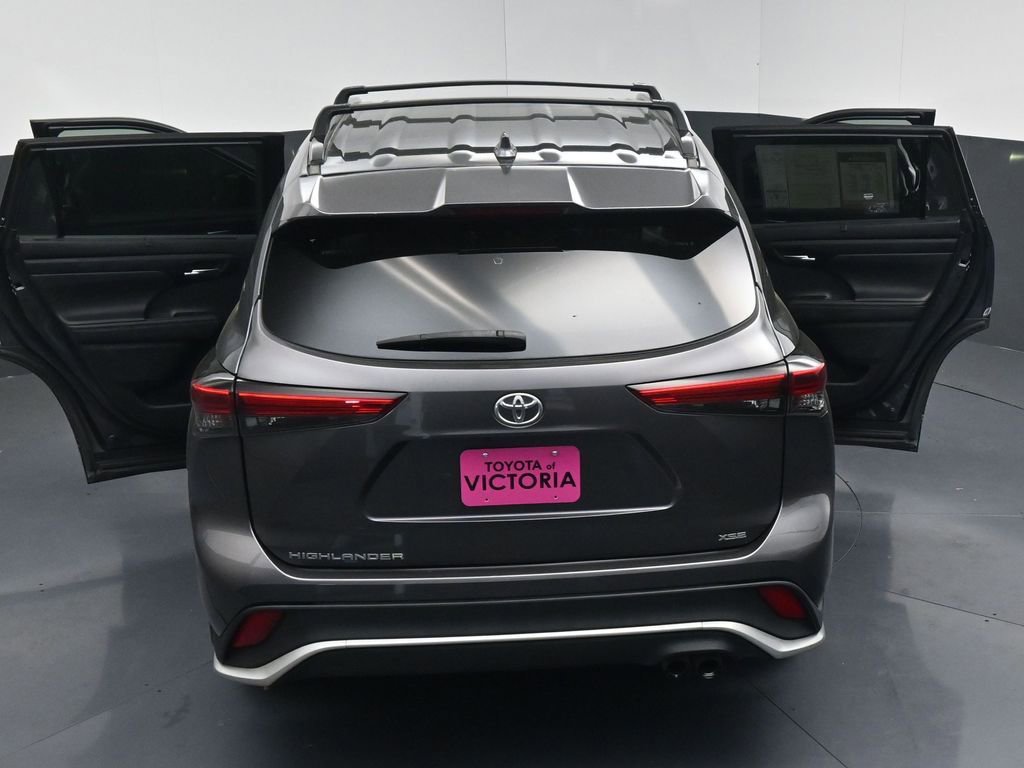 Used 2021 Toyota Highlander XSE image 23