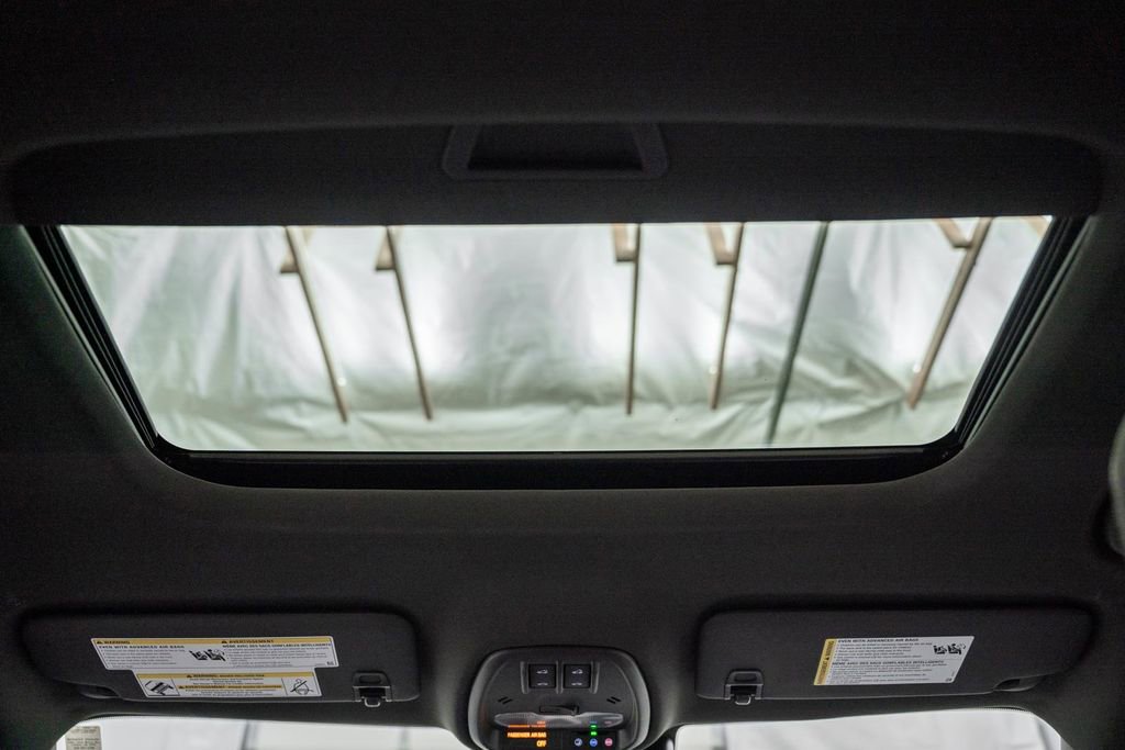 New 2026 Chevrolet Trax RS w/ Sunroof Package FWD image 31