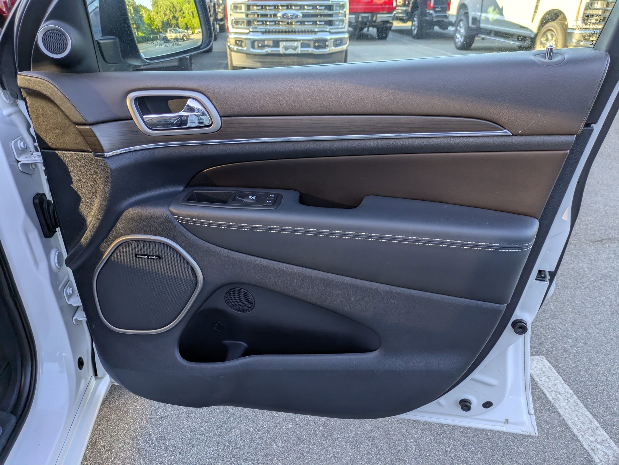 Used 2017 Jeep Grand Cherokee Overland AWD/4WD image 40