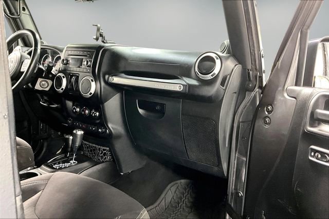 Used 2014 Jeep Wrangler Sahara w/ Connectivity Group AWD/4WD image 20