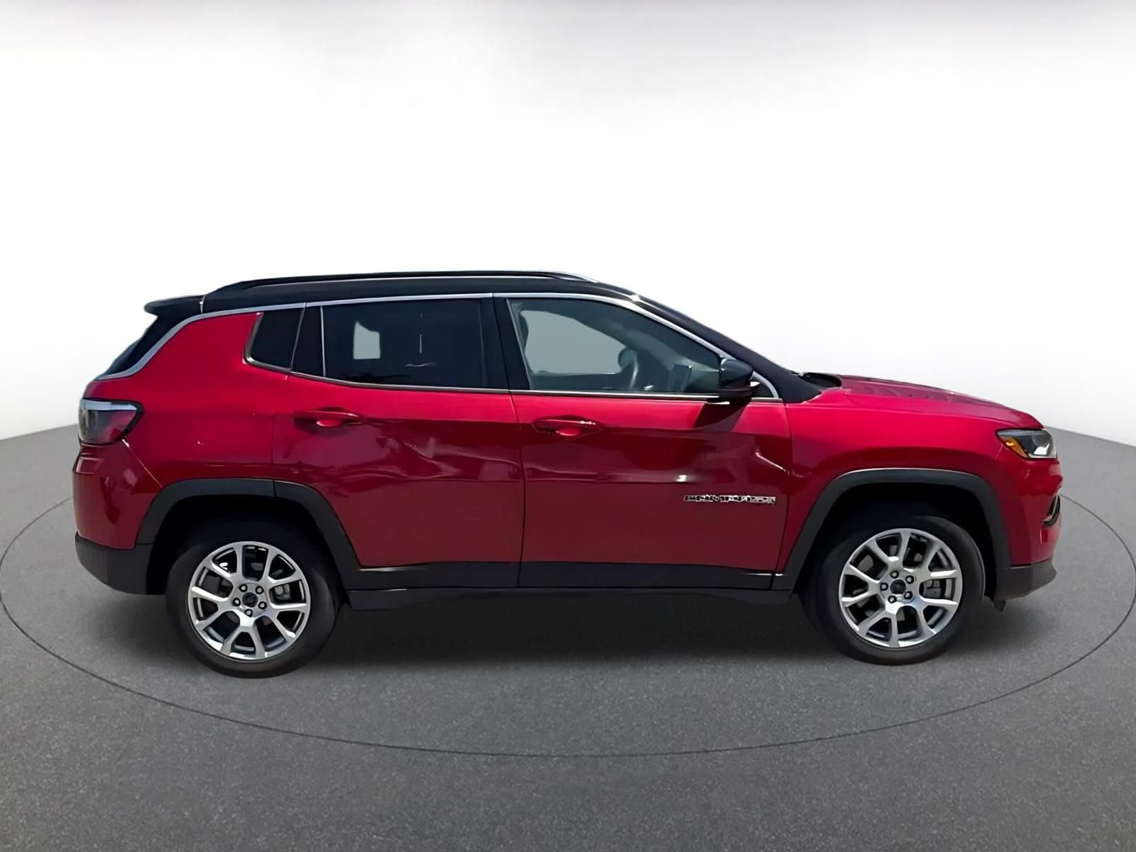 Used 2025 Jeep Compass Limited AWD/4WD image 15