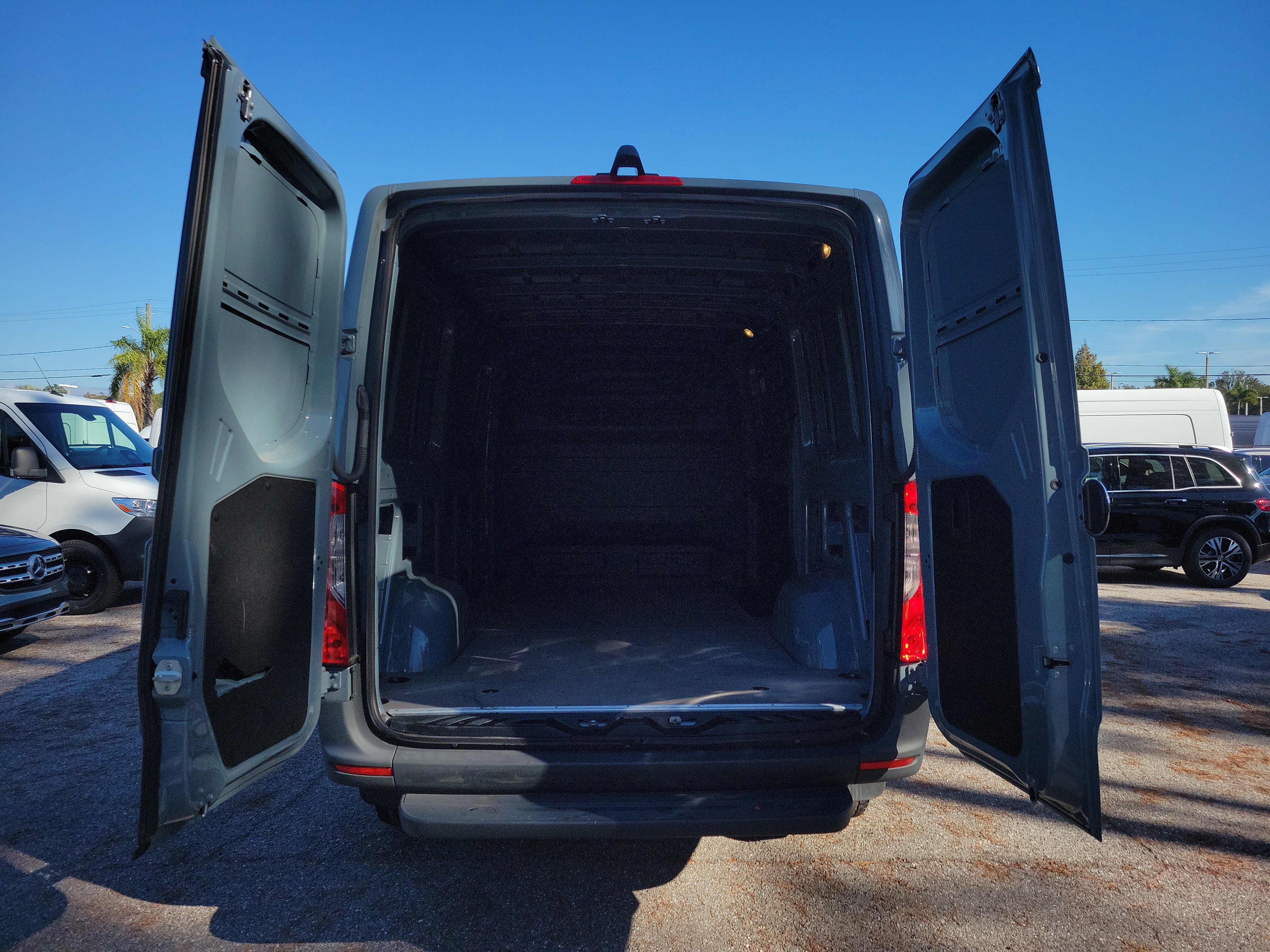 Used 2024 Mercedes-Benz Sprinter 2500 image 9