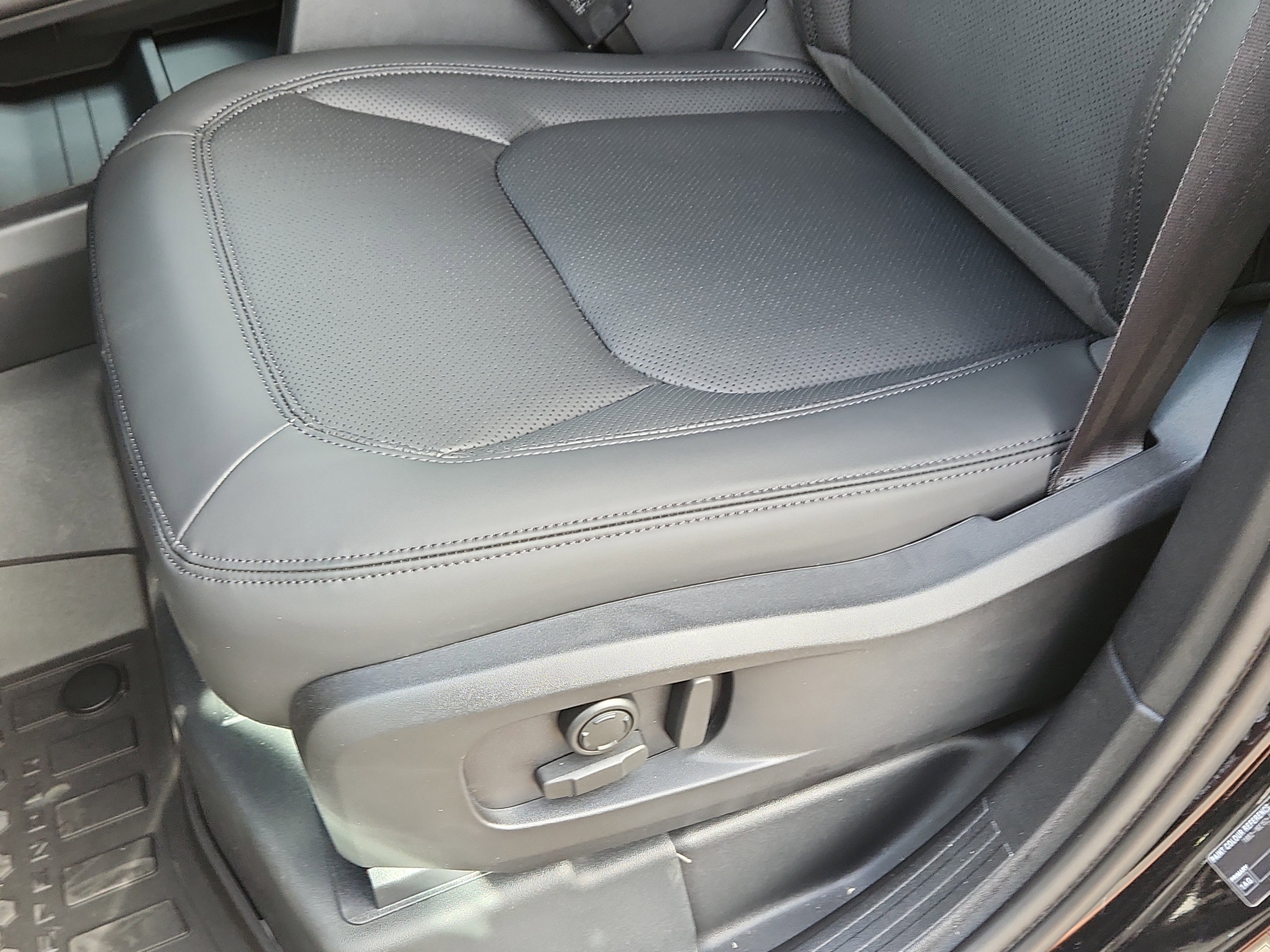 New 2026 Land Rover Defender 110 S image 9