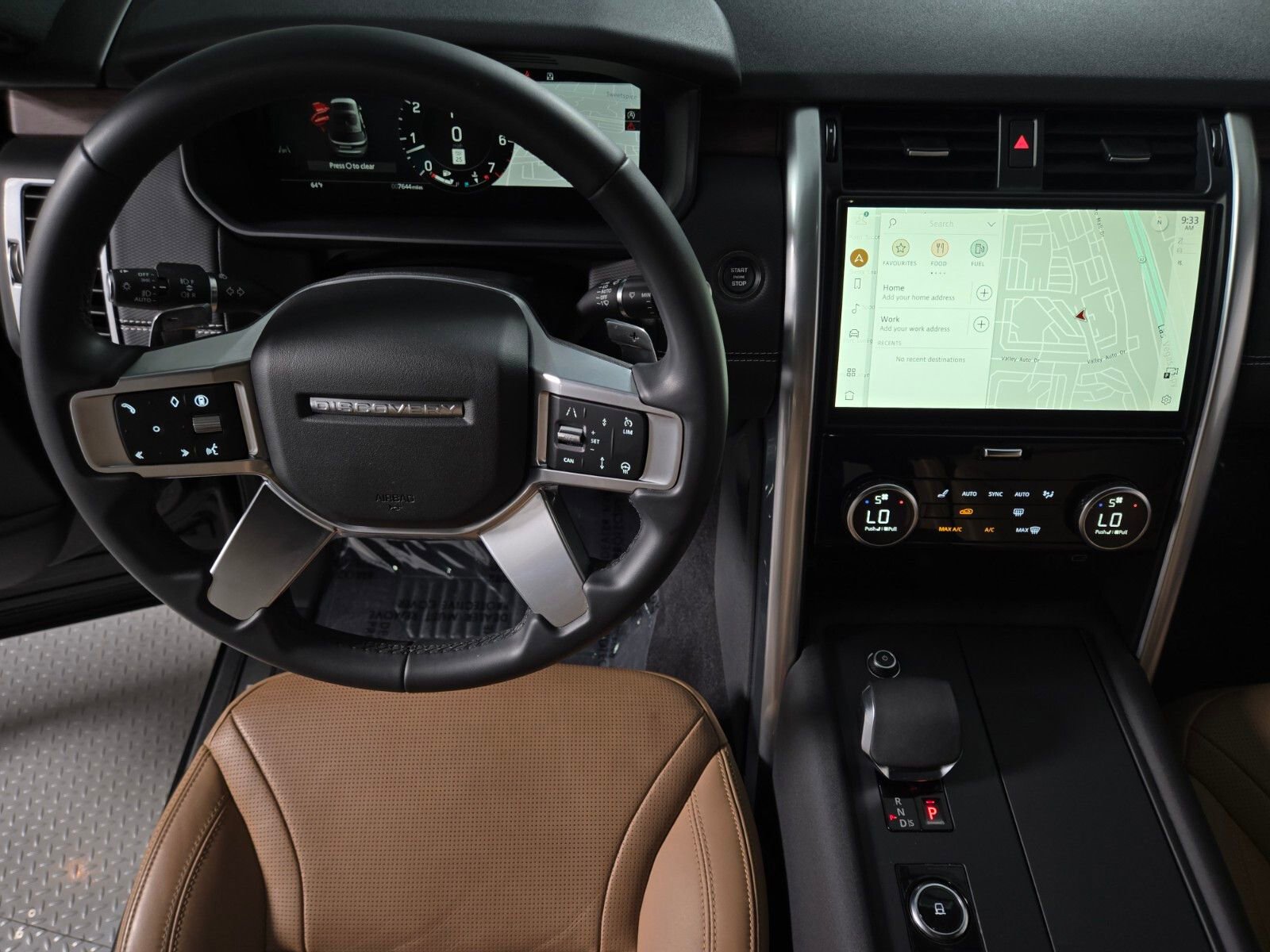 Used 2025 Land Rover Discovery Dynamic SE image 15