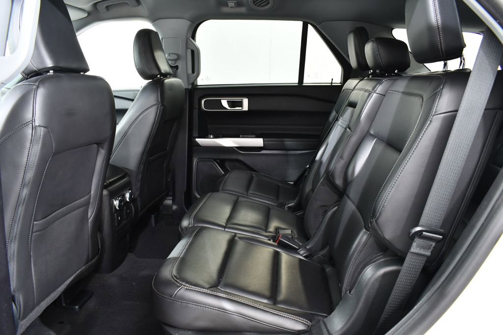 Used 2022 Ford Explorer XLT w/ Equipment Group 202A AWD/4WD image 16