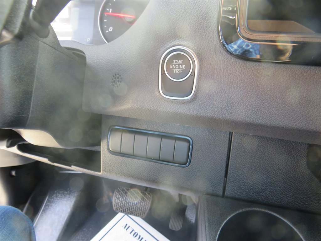 Used 2025 Mercedes-Benz Sprinter 2500 image 11