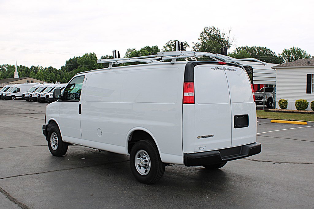 Used 2024 Chevrolet Express 2500 w/ Driver Convenience Package RWD image 4