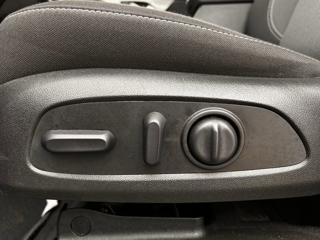 Used 2025 Chevrolet Blazer LT image 27