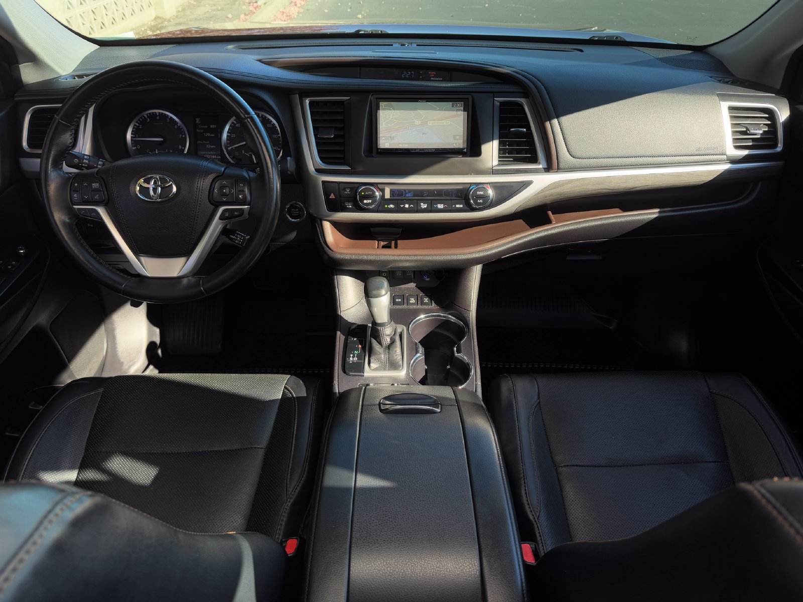 Used 2018 Toyota Highlander Limited AWD/4WD image 15