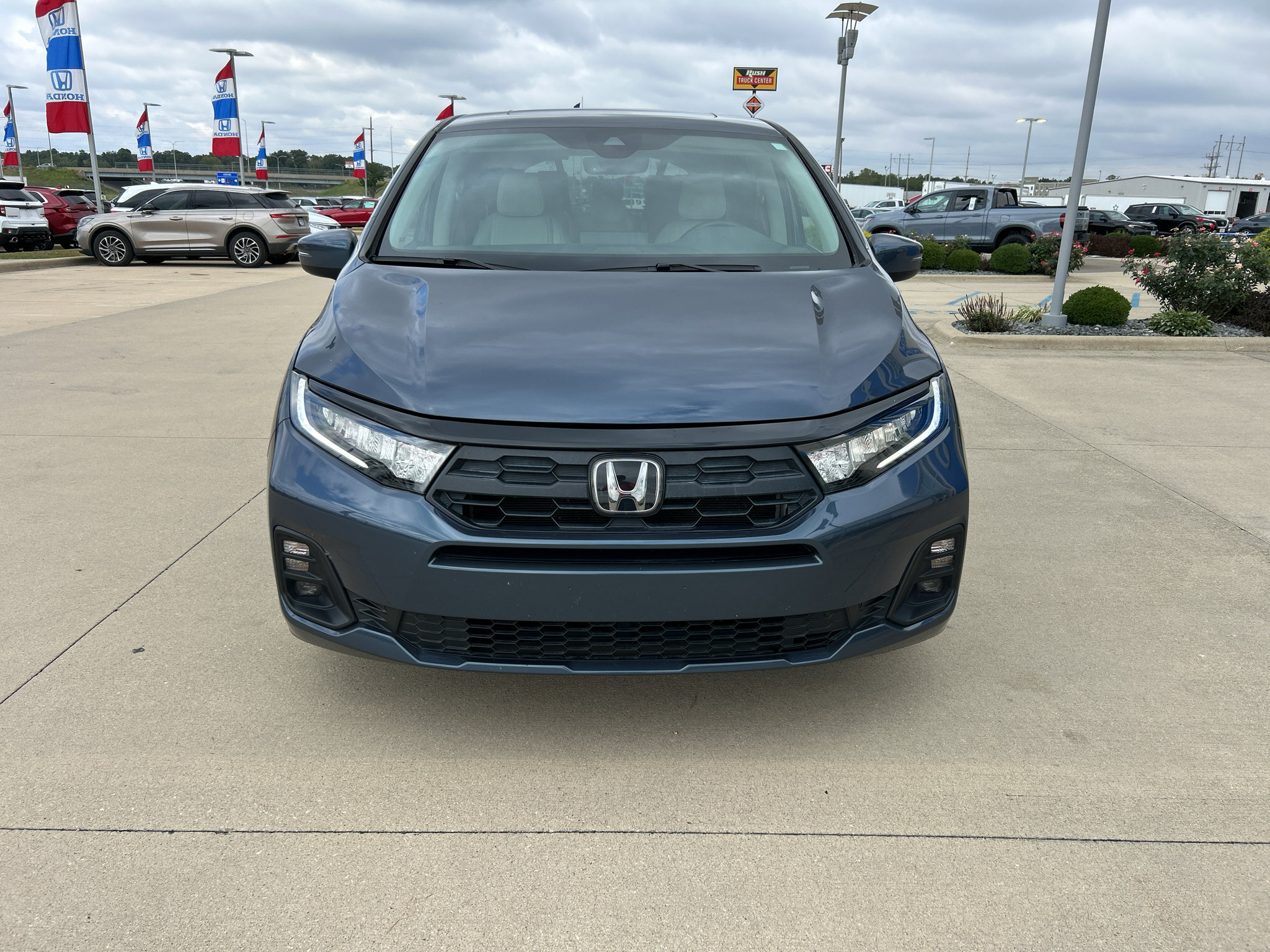 Used 2025 Honda Odyssey EX-L image 2