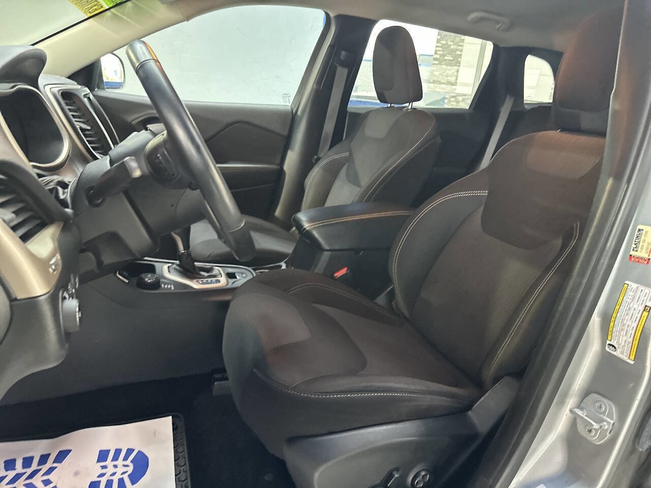 Used 2015 Jeep Cherokee Latitude w/ Comfort/Convenience Group image 15