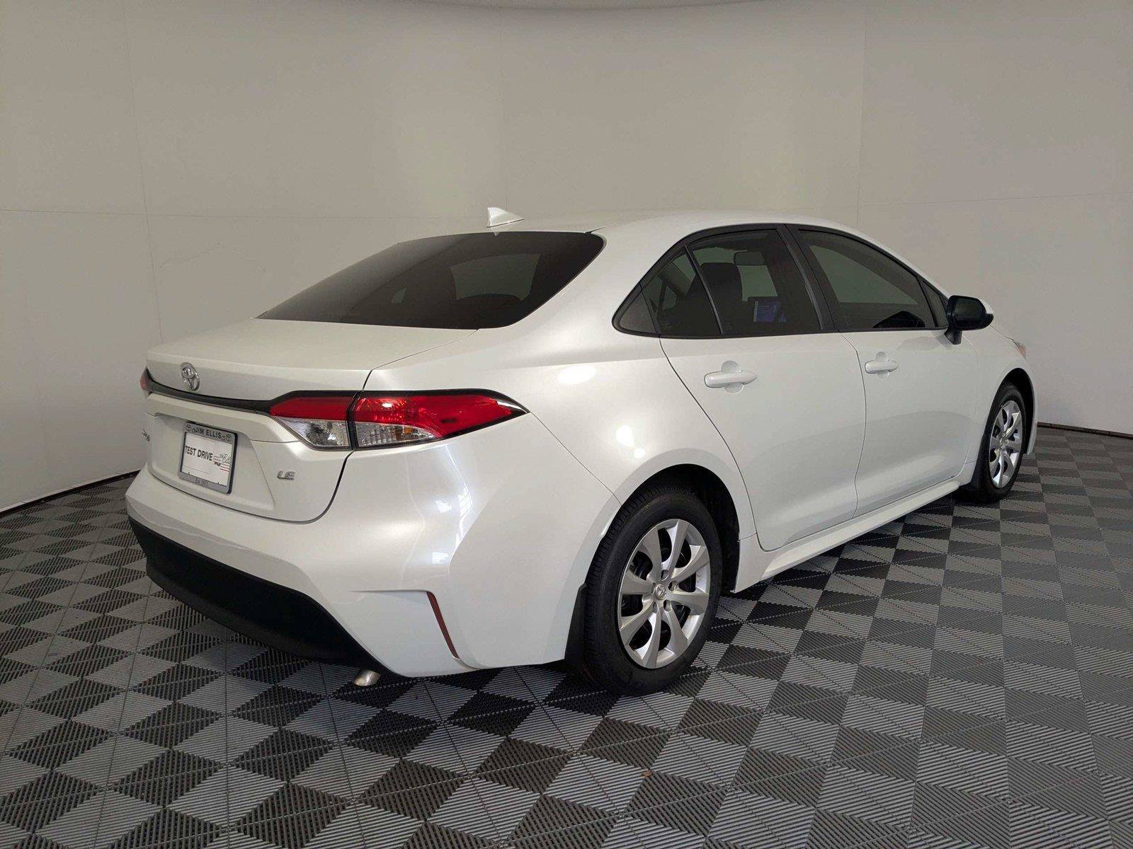 Certified 2025 Toyota Corolla LE FWD image 5