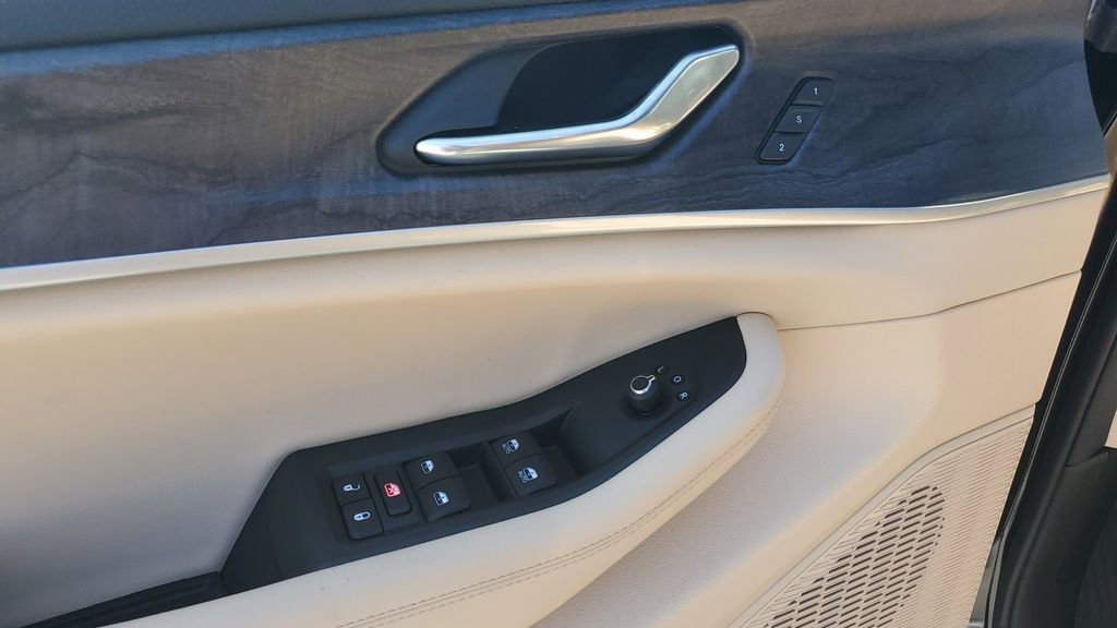 New 2025 Jeep Grand Cherokee L Limited w/ Black Appearance Package image 22