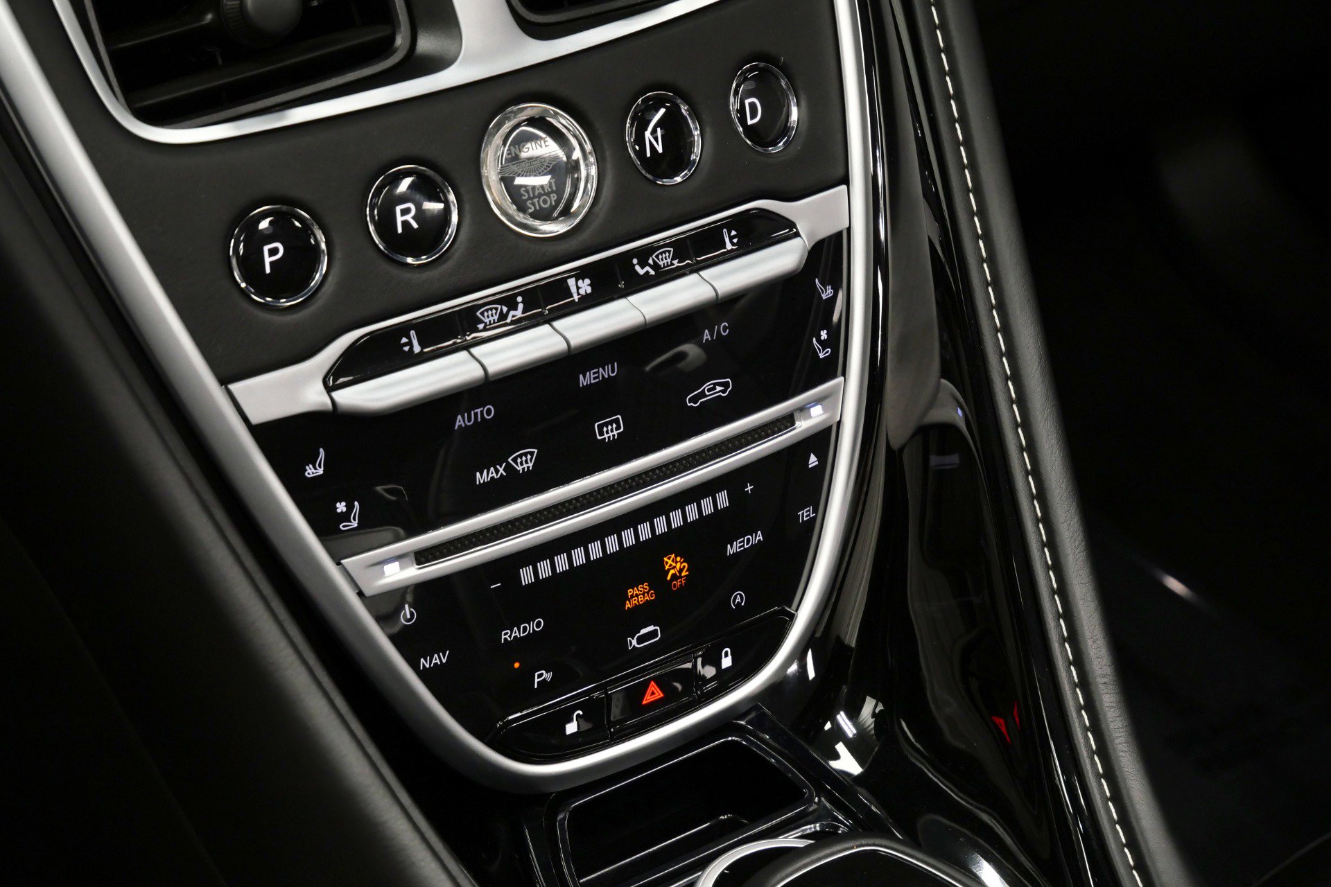 Used 2019 Aston Martin DB11 Volante image 29