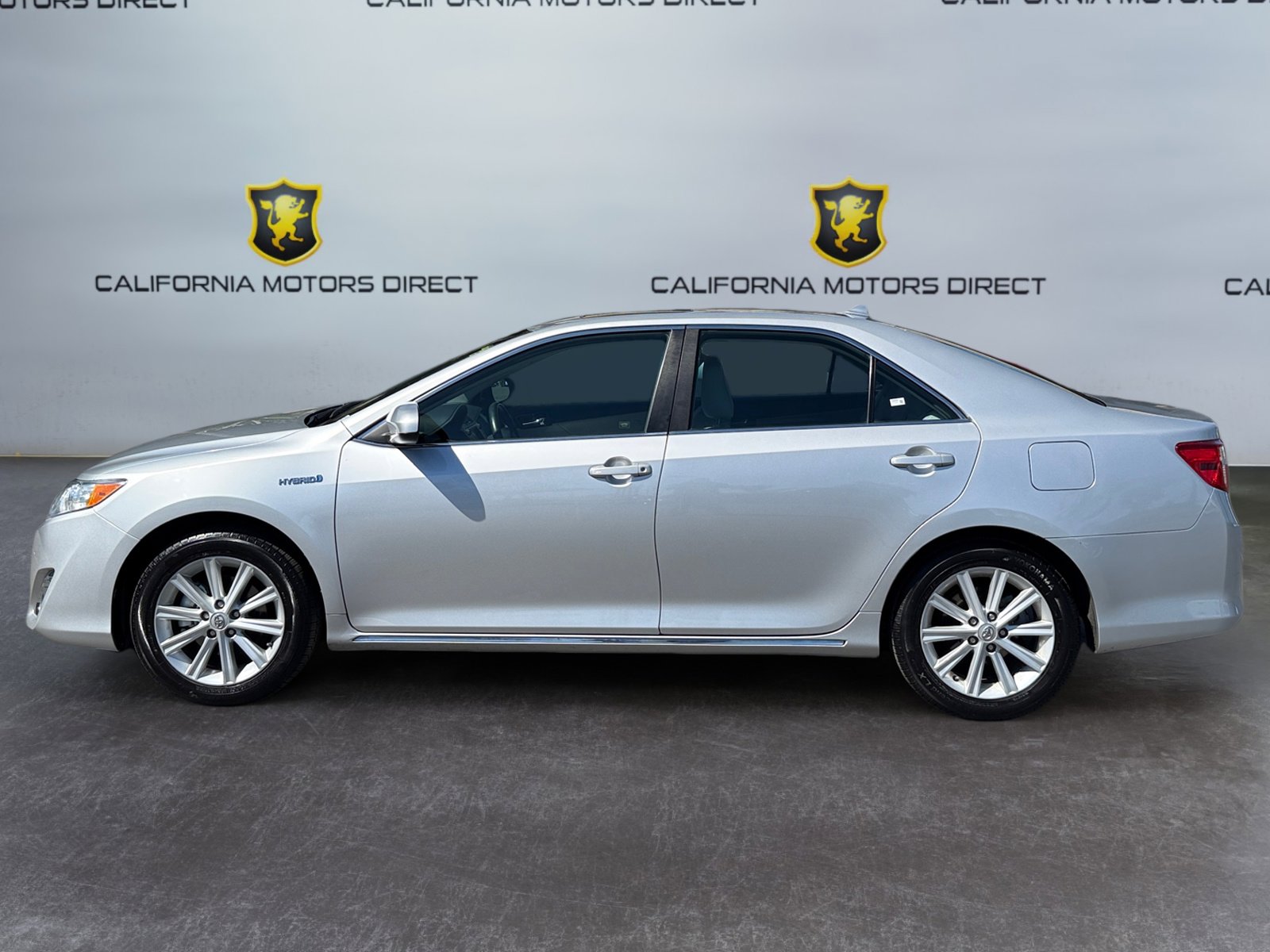 Used 2012 Toyota Camry XLE w/ Leather Pkg image 2