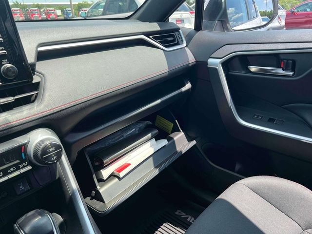 Used 2022 Toyota RAV4 SE w/ Weather & Moonroof Package AWD/4WD image 10