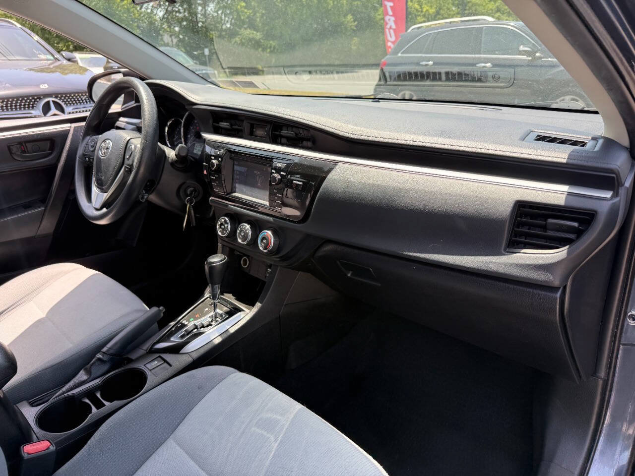 Used 2016 Toyota Corolla L FWD image 28