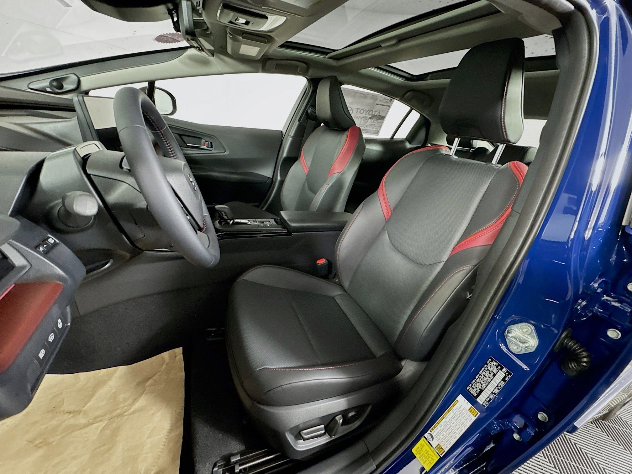 New 2026 Toyota Prius Plug-In Hybrid FWD image 11