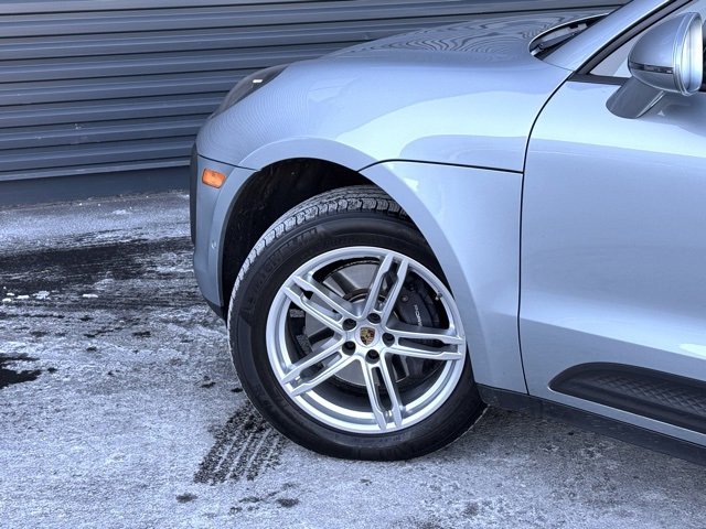 Certified 2022 Porsche Macan image 12