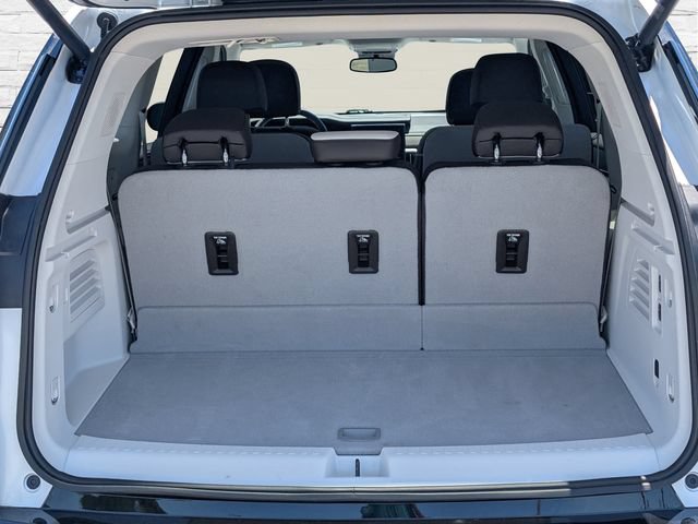 Used 2025 GMC Acadia Denali FWD image 9