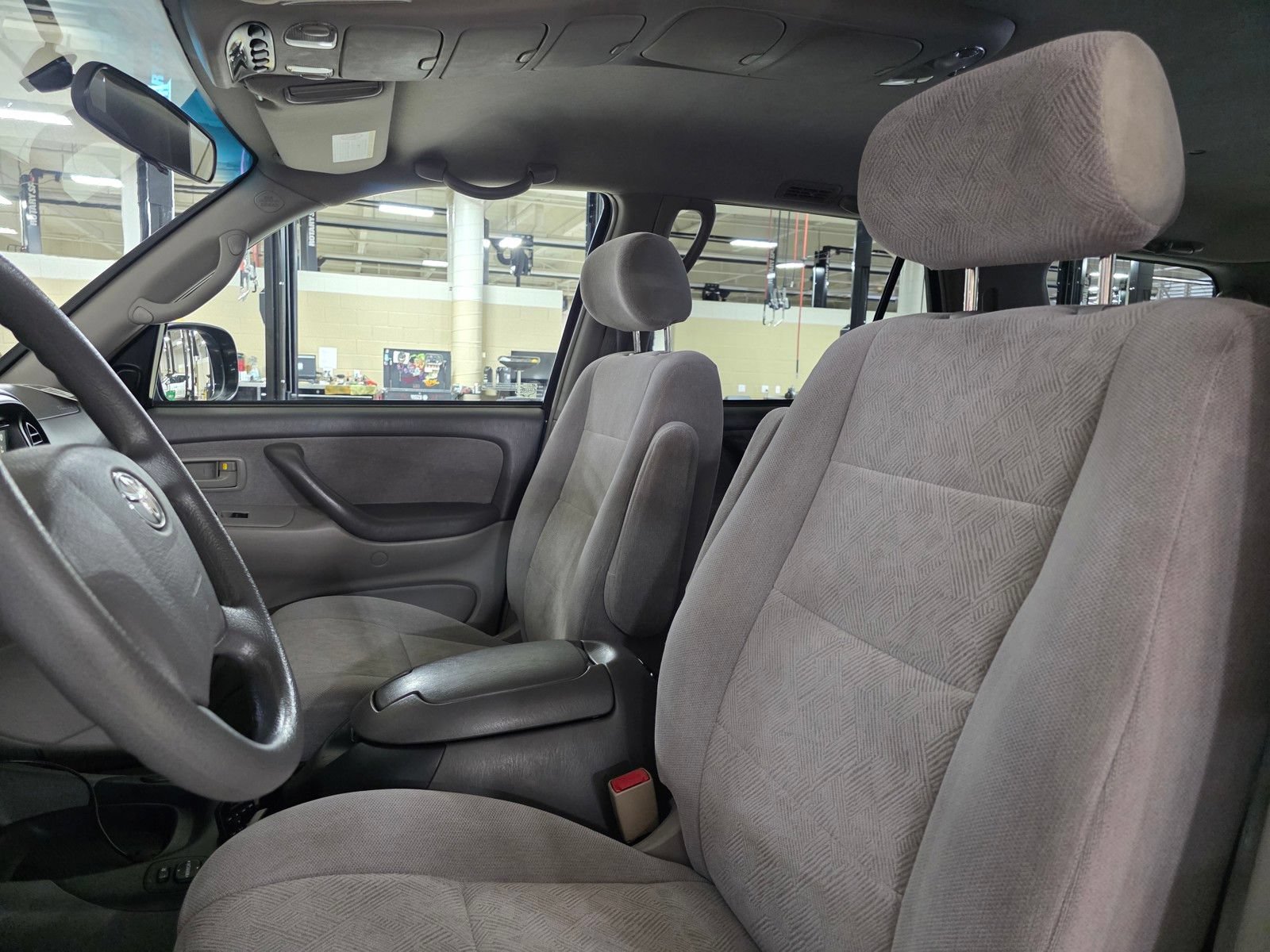 Used 2004 Toyota Sequoia SR5 RWD image 25