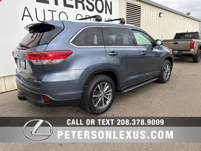 Used 2018 Toyota Highlander XLE image 3