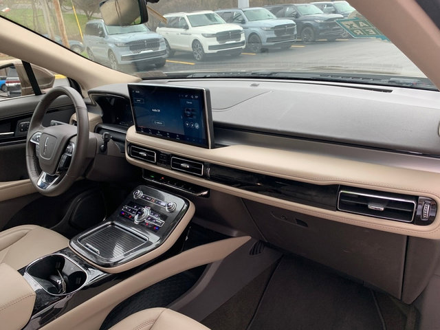 Certified 2022 Lincoln Nautilus AWD image 14