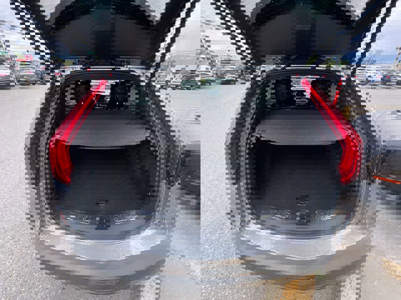 Used 2024 Cadillac XT4 Premium Luxury image 25