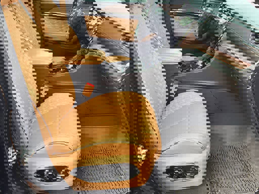 Used 2023 Jeep Grand Cherokee Summit w/ Luxury Tech Group V image 12