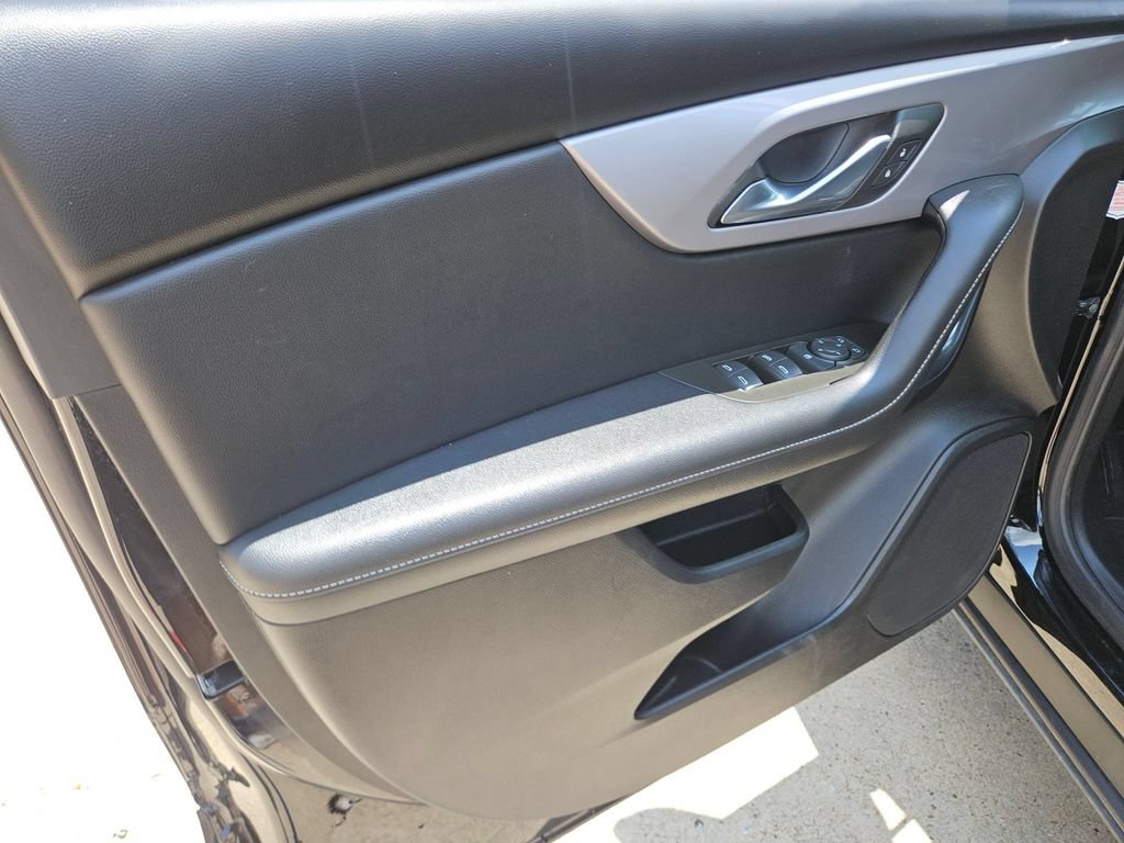 Used 2025 Chevrolet Blazer LT FWD image 11