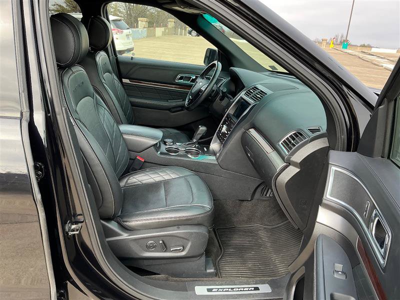 Used 2017 Ford Explorer Platinum image 39