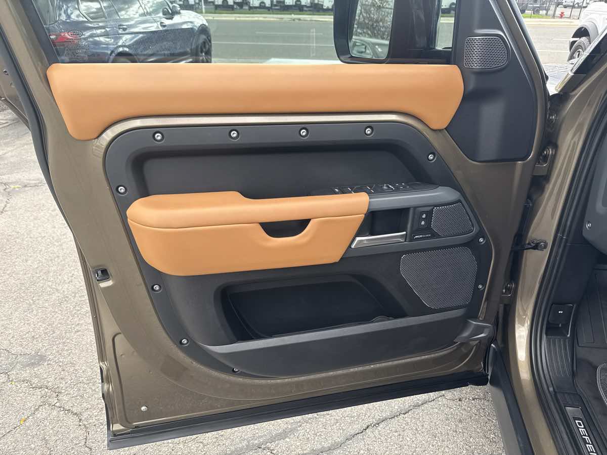Used 2024 Land Rover Defender 110 X AWD/4WD image 12