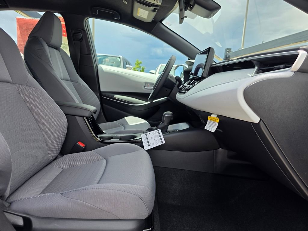 Used 2025 Toyota Corolla SE image 32