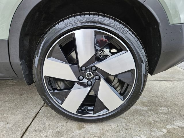 Used 2023 Volvo C40 P8 Recharge Ultimate image 9