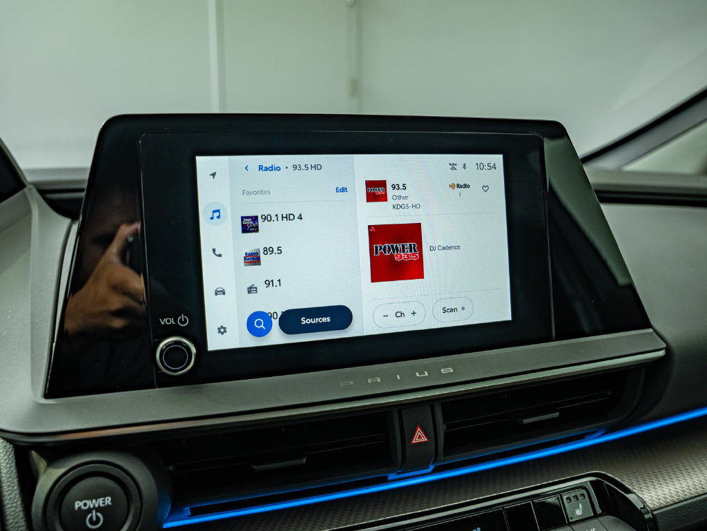 Used 2024 Toyota Prius XLE FWD image 25