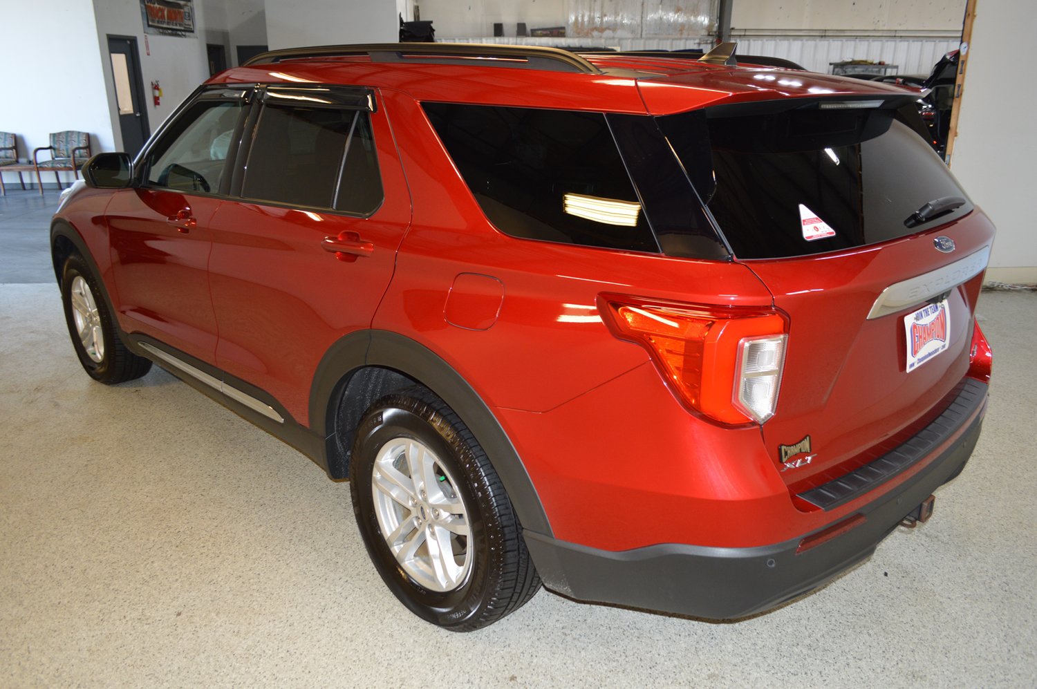 Used 2021 Ford Explorer XLT w/ Class III Trailer Tow Package AWD/4WD image 5