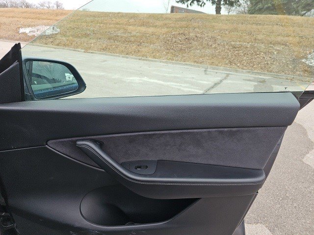 Used 2021 Tesla Model Y Long Range image 14