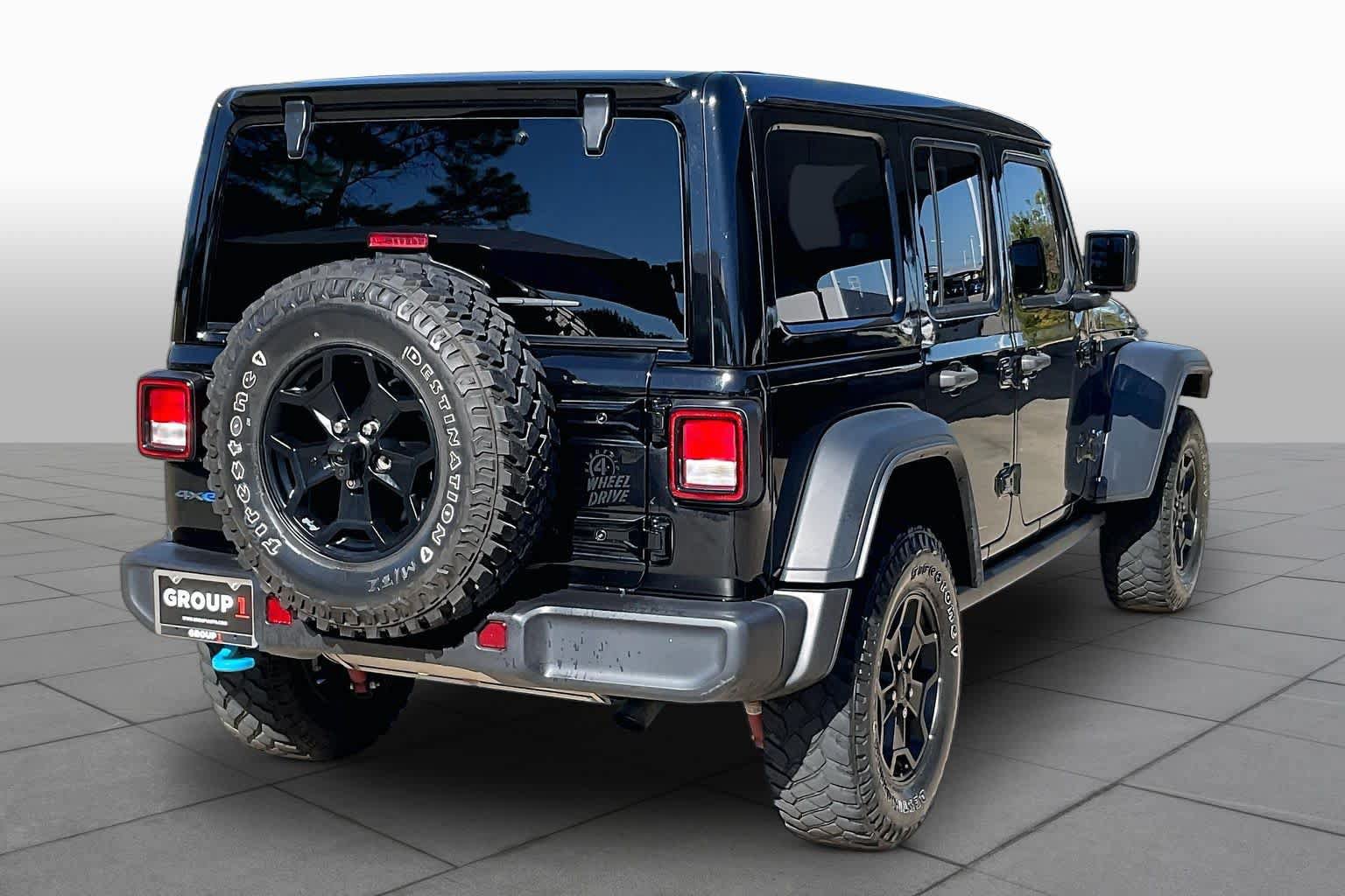 Used 2023 Jeep Wrangler Unlimited w/ Sun & Screen Package AWD/4WD image 13