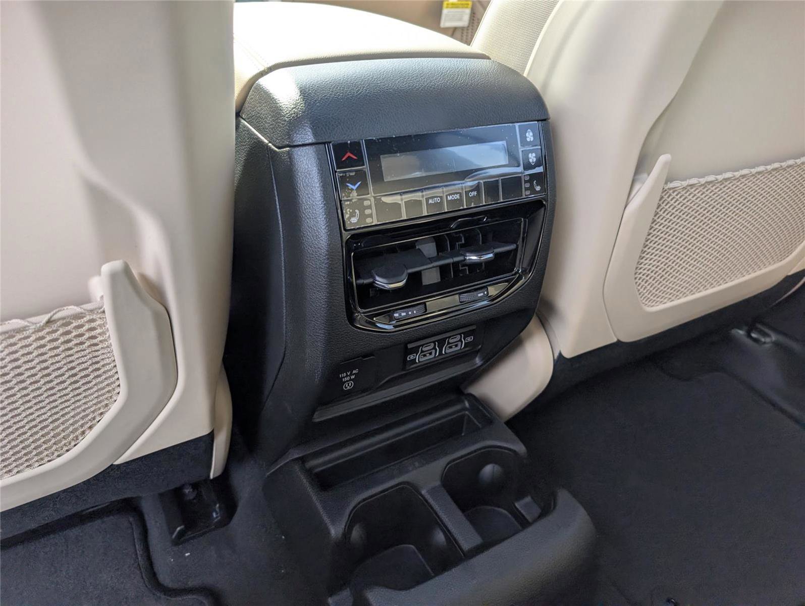 New 2025 Jeep Grand Cherokee L Limited w/ Luxury Tech Group II RWD image 34