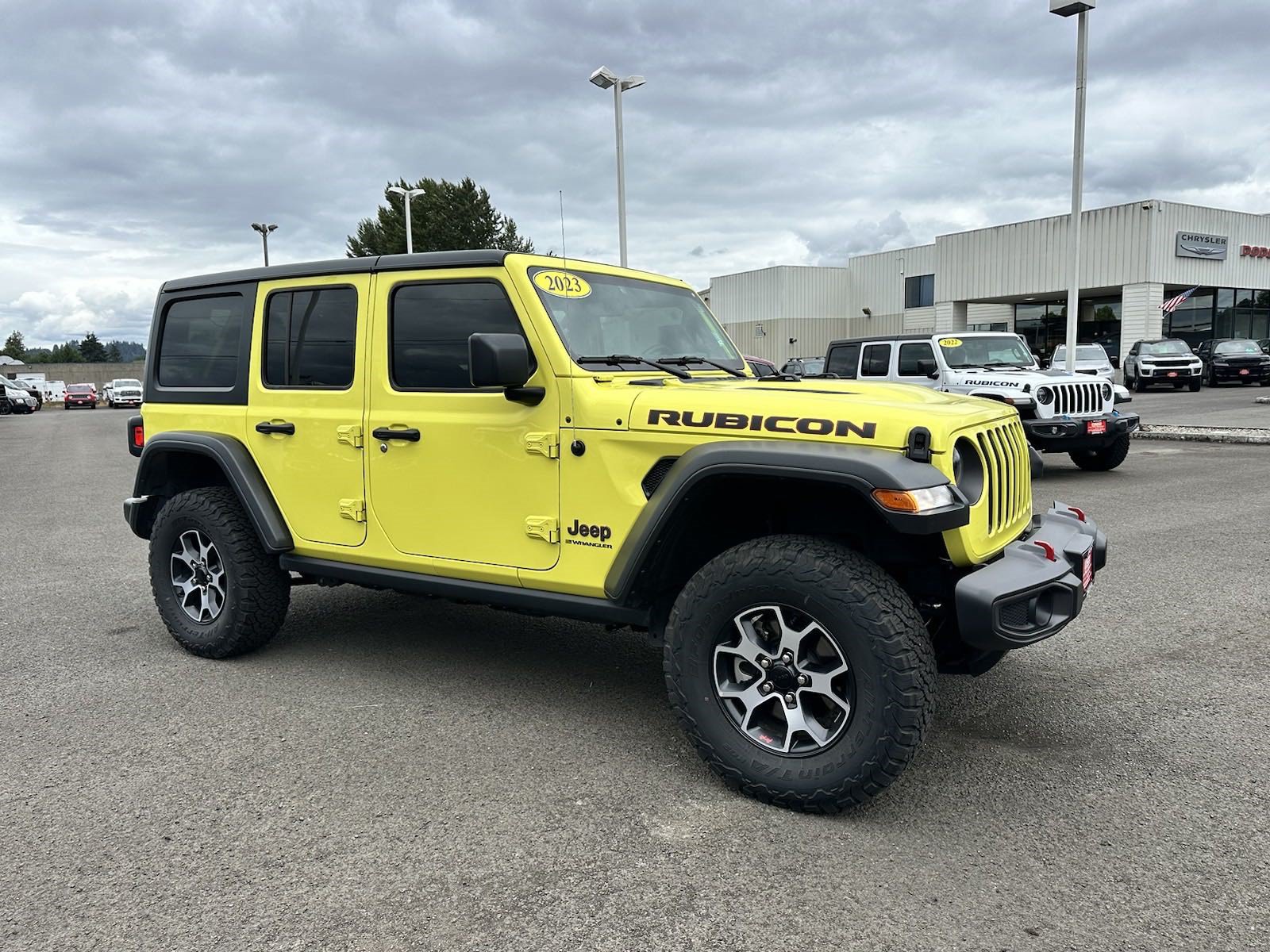 Used 2023 Jeep Wrangler Unlimited Rubicon w/ Cold Weather Group AWD/4WD image 8