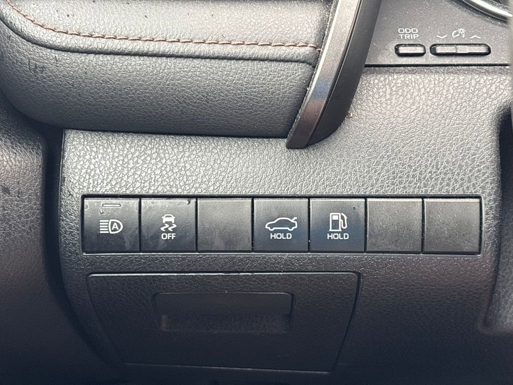 Used 2020 Toyota Camry LE FWD image 22