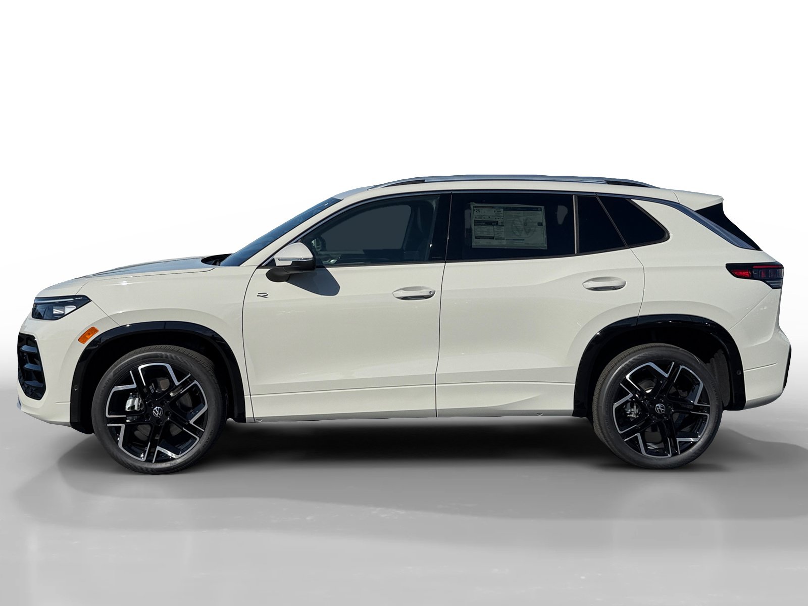 New 2026 Volkswagen Tiguan SEL R-Line AWD/4WD image 2