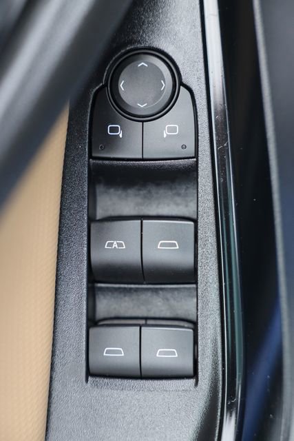 Used 2025 Chevrolet Equinox ACTIV w/ Convenience Package III image 13