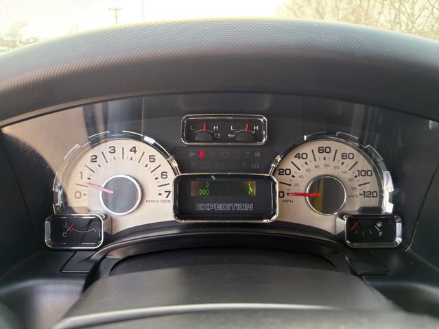 Used 2013 Ford Expedition Limited image 18
