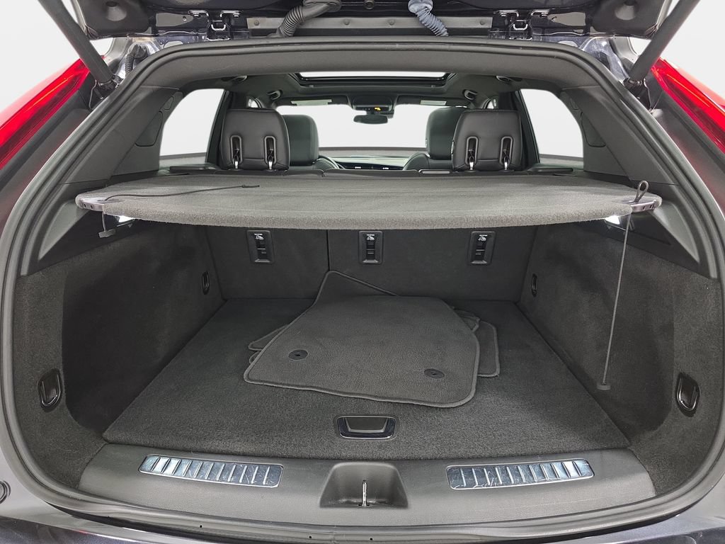Used 2023 Cadillac XT4 Premium Luxury w/ Cold Weather Package AWD/4WD image 32